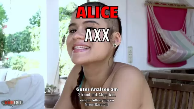 Guter Analsex am Strand mit Alice Axx, einem tollen jungen Mixed-Race-Girl