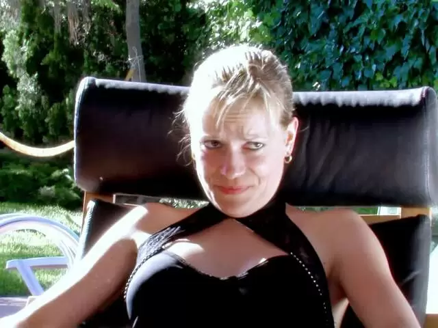 Interview mit der französischen Blondine Alicia Flore photo 1