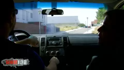 Pinkelstopp im Auto mit der französischen blonden MILF Alicia Flore photo 02