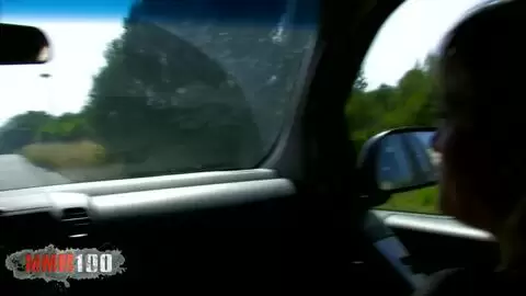 Pinkelstopp im Auto mit der französischen blonden MILF Alicia Flore photo 11