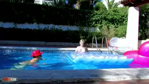 Ficken am Pool mit dünner blonder französischer Milf Alicia Flore photo 01