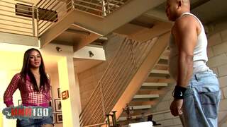 Petite latina bimbo wird von e