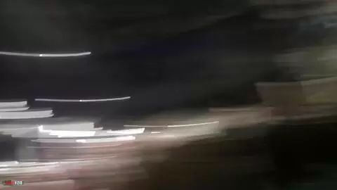 Erotik-Expo-Abenteuer: Sie begleitet Babe Allya für eine Pinkelszene auf die öffentliche Toilette photo 01