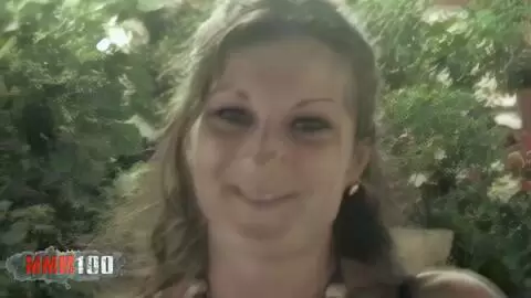 Die junge Französin Alys Rebel veranstaltet ihre kleine Show in den Straßen von Sitges photo 02