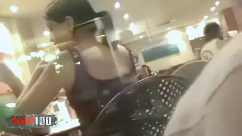 Die junge Französin Alys Rebel veranstaltet ihre kleine Show in den Straßen von Sitges photo 06