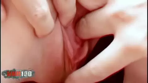 Alys Rebel und Terry ficken auf dem Bett photo 02