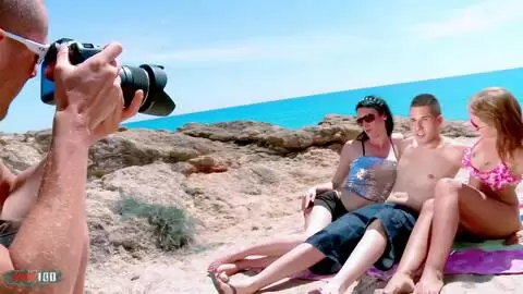 Sex am Meer und Sonne mit der dünnen tschechischen MILF Amadea Emily photo 01