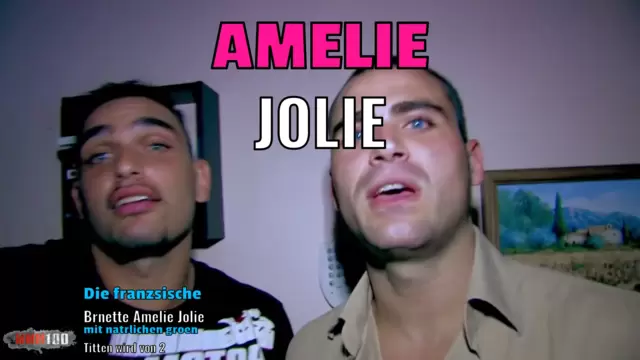 Die französische Brünette Amelie Jolie mit natürlichen großen Titten wird von 2 spanischen Hengsten gefickt