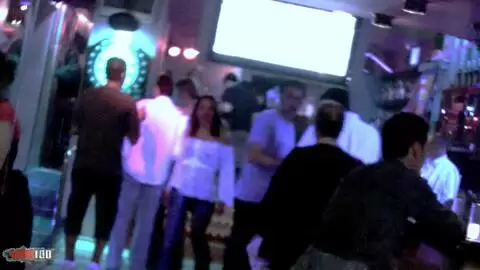 Wunderschöne junge Französin mit natürlichem Körper in einer Bar abgeschleppt und zu Hause gefickt photo 03