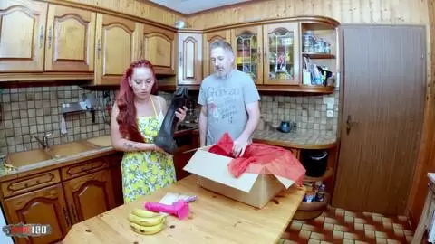 Kitchen Kink mit Ammy Redhead: Tiefer Analsex und Spielzeug