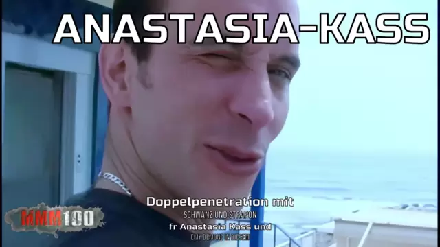 Doppelpenetration mit Schwanz und Strapon für Anastasia Kass und Emy Demone in diesem verrückten Analdreier