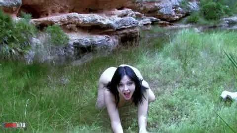 Brunette TeenPornoStar Angell Summers stript auf den Felsen – heißer geht’s nicht! photo 16