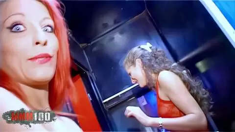 Alys Rebel und Angie Kiss lecken sich gegenseitig die Fotzen und ficken sich gegenseitig im Vahiné in Marseille photo 02