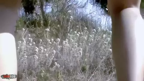 Anna pinkelt im Wald photo 08