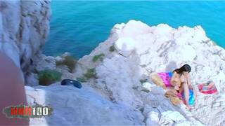 Vollbusige brÃ¼nette in den ...