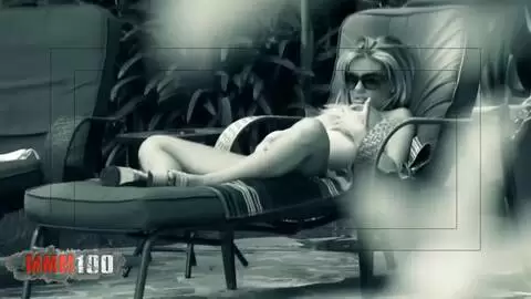 Spionage das Mädchen von nebenan in ihrem Garten schlug photo 03