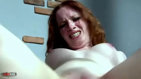 Die rothaarige Aurora Viper lässt sich von Ian Scott den Arsch bohren photo 10