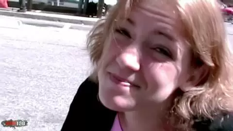 Junge französische Blondine mit kleinen Titten Axelle Laroche beim guten Ficken photo 01