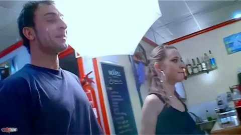 Er regt sich auf das Gesäß der schönen Axelle photo 12