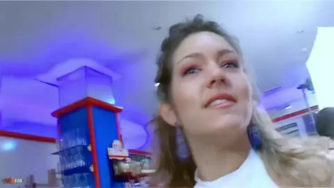 Er regt sich auf das Gesäß der schönen Axelle photo 15