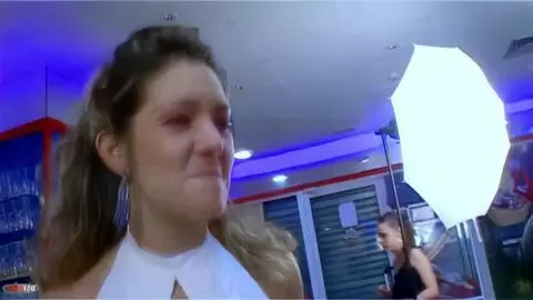 Er regt sich auf das Gesäß der schönen Axelle photo 16