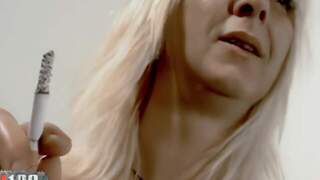 Mature woman blonde geting nud