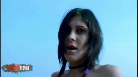 Die atemberaubende Brünette Barbara Nux strippt am Strand photo 16