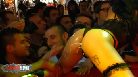 Jordanne Kali und Alicia Dark auf der Bühne der Erotikshow 2010 in Barcelona photo 06