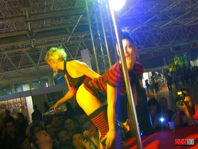 Sexy barcelona 2010 in einer heißen Szene photo 1