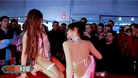 Show im Erotiksalon Besançon 2007 von Alicia Dark mit Katia photo 01