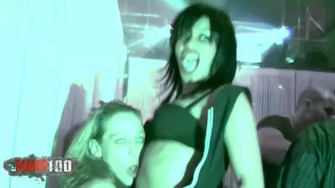 Verrückte Party in einem Nachtclub in Besançon nach der Erotikmesse photo 03