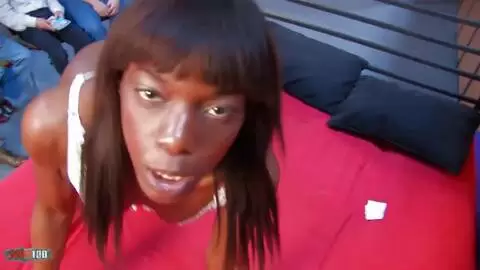 Kenya Diaw & Phil Hollyday im Erotiksalon in Besançon photo 01