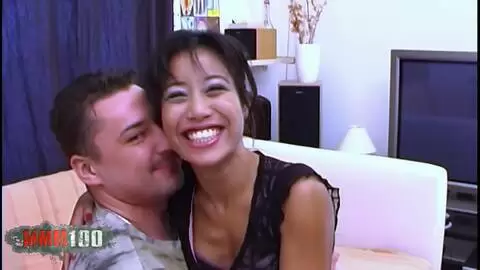 Wunderschöne junge Asiatin Betty Petite Enger Arsch von großem Schwanz Atila abspritzen gefickt photo 01