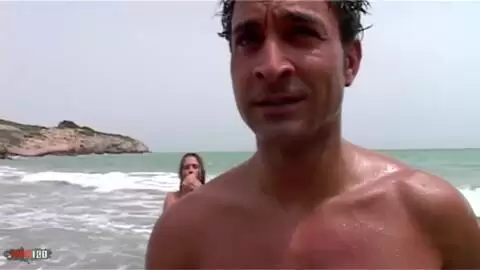 Schöne vollbusige Blondine wird am Strand gefickt photo 02