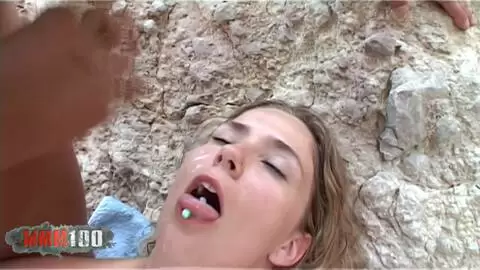 Calia Bs Hardcore-Strand-Session mit hüpfenden großen natürlichen Titten photo 15