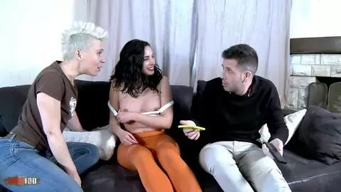 Analer Dreier auf der Couch mit Charlie und Linda del Sol photo 01