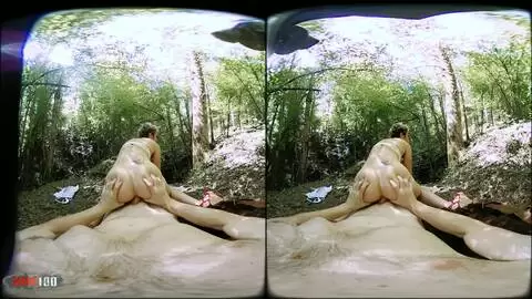 3D-Virtual-Reality-Fick im Freien mit der französischen Milf Charlie photo 09