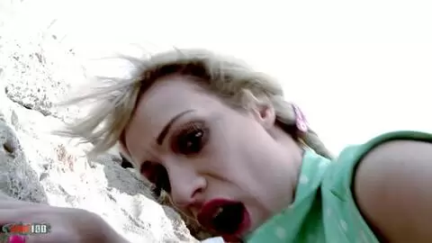 Ficken am Strand mit dem großbusigen britischen Pornostar Chessie Kay photo 10