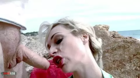 Ficken am Strand mit dem großbusigen britischen Pornostar Chessie Kay photo 16