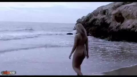 Die junge Französin Christaiks filmte am Strand photo 07