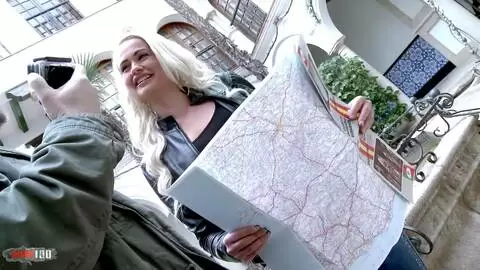 Leckerer kleiner finnischer Tourist, der im Wald rumgevögelt ist photo 02