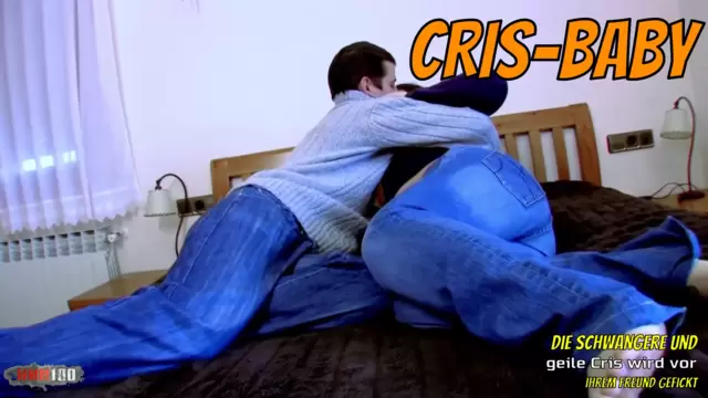 Die schwangere und geile Cris wird vor ihrem Freund gefickt