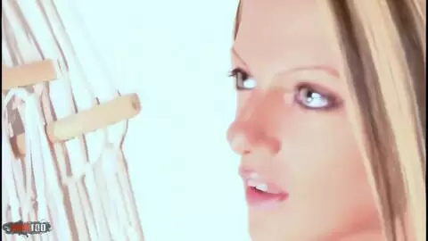 Der ungarische Pornostar Crystal Wells posiert für sexy Fotos auf der Terrasse photo 03