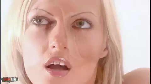 Blonde star du porno geting nude  photo 10