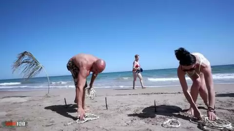 Immunit&auml;tstest am Strand und tiefe Sodomie mit Justine photo 03