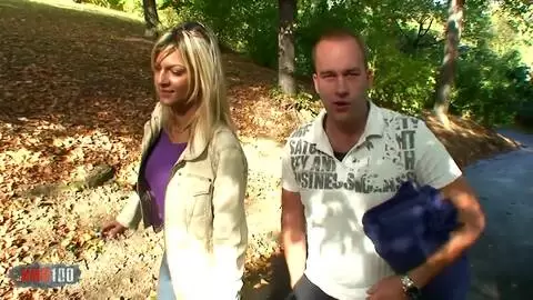 Cumshot auf ihre großen Titten photo 01