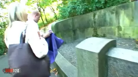 Cumshot auf ihre großen Titten photo 02