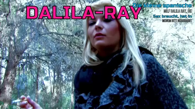 Die kleine spanische Milf Dalila Ray, die Sex braucht, hat in meinem Bett geschraubt
