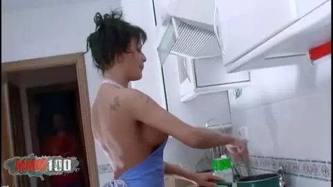 Alex fickt Delfynn Delage mit der Faust in der Küche photo 01