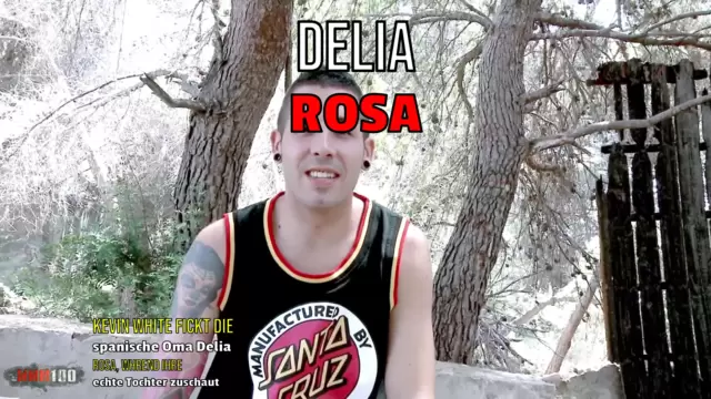 Kevin White fickt die spanische Oma Delia Rosa, während ihre echte Tochter zuschaut